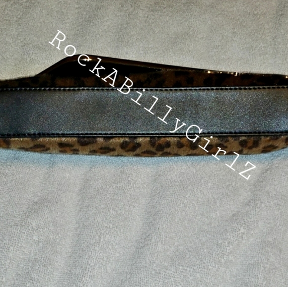 Sourpuss Tan Leopard Faux Fur Magnetic Closure Clutch Purse w Black Satin Lining - Picture 8 of 8